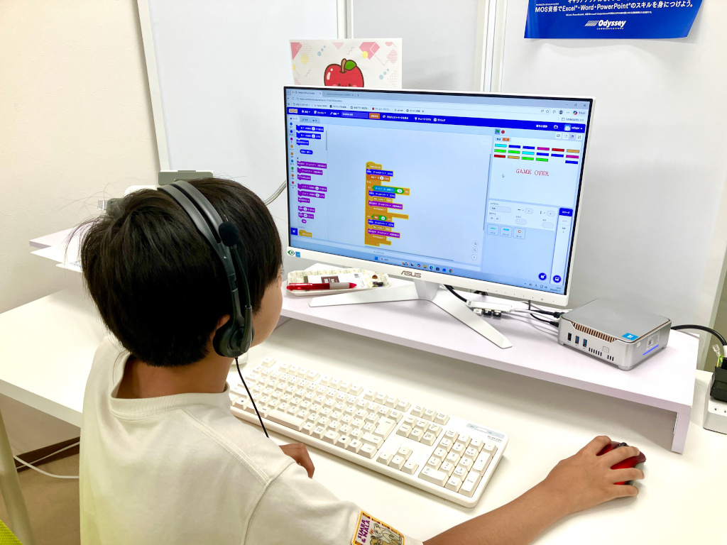 Scratchでブロック崩しゲームを作る小学生