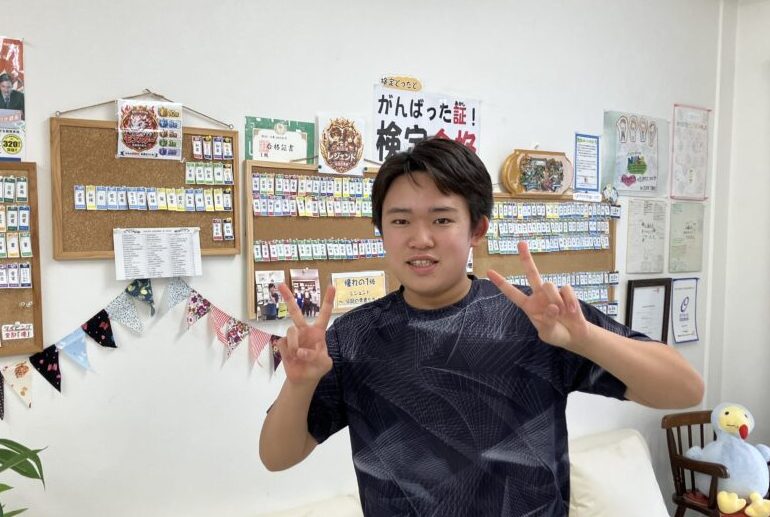日本情報処理検定の1級を全て取得して「全十冠特別賞」を受賞した大倉君