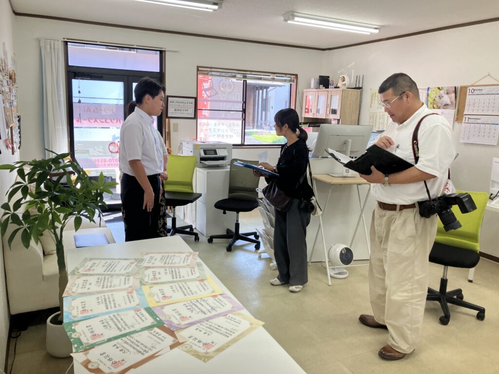 記者の質問に答える大倉和真さん